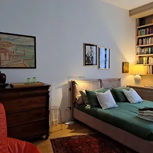 Couette-café Casa Mari - Free Secure Parking, Breakfast, Private Bathroom, Wifi, Garden, Aircon, 3 Min Walk To Metro And Train Station